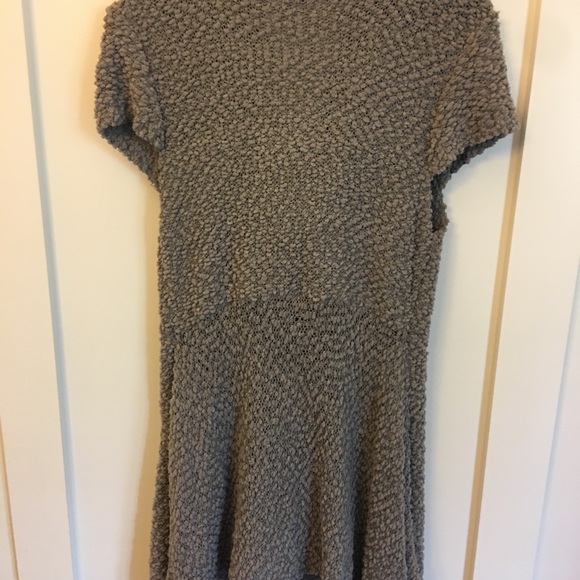 Long gray sweater with ruffle neck and waist tie - Picture 2 of 3